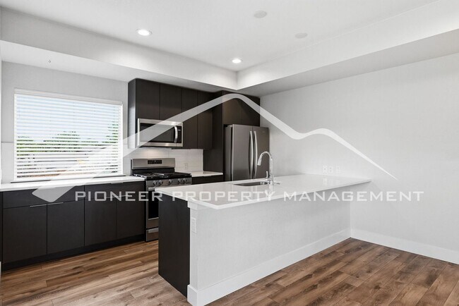 Building Photo - Spacious Townhouse with Central AC and 2-Car Garage