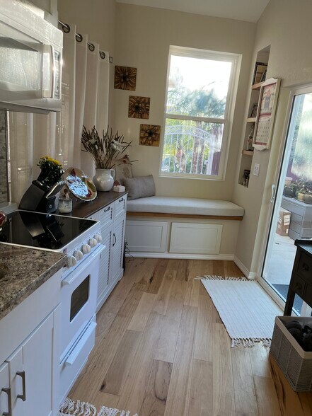 Building Photo - 6086 Palomar Cir
