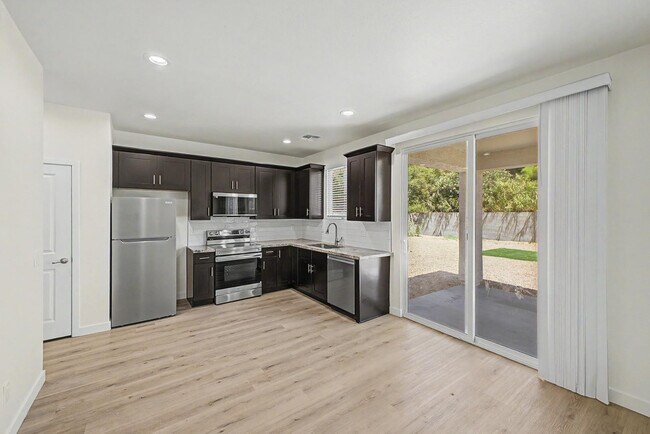 Building Photo - 136 W Latona Rd