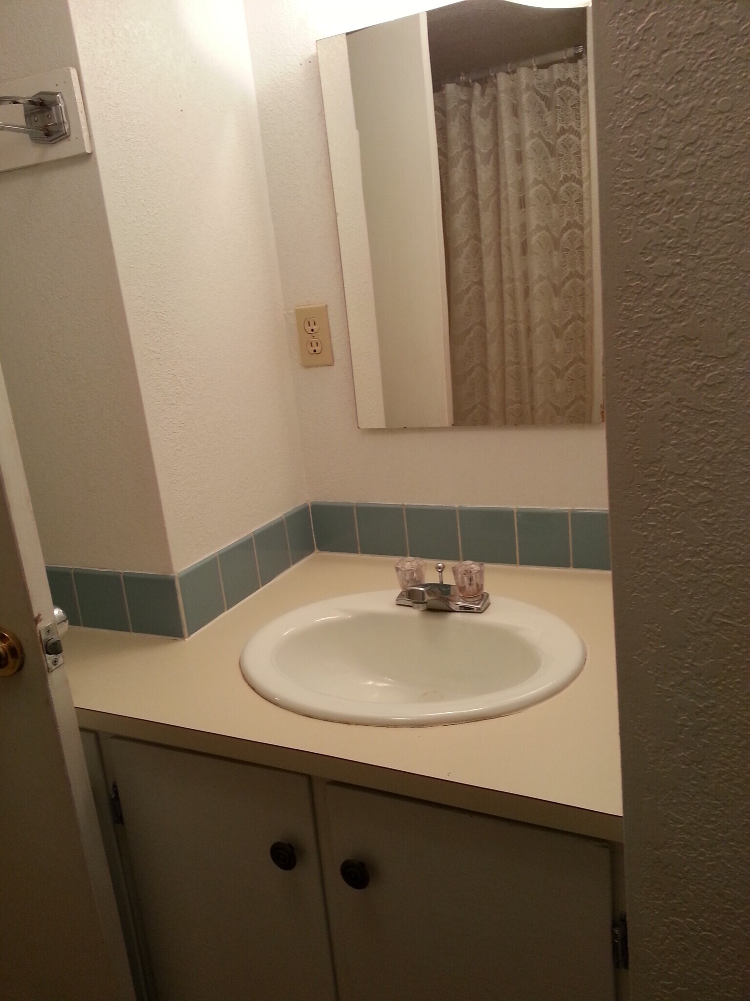 Building Photo - 3518 Cribbon Ave.