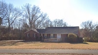 Building Photo - 3 bed, 2 bath, 2 car garage Cape Cod style house in NW Knoxville