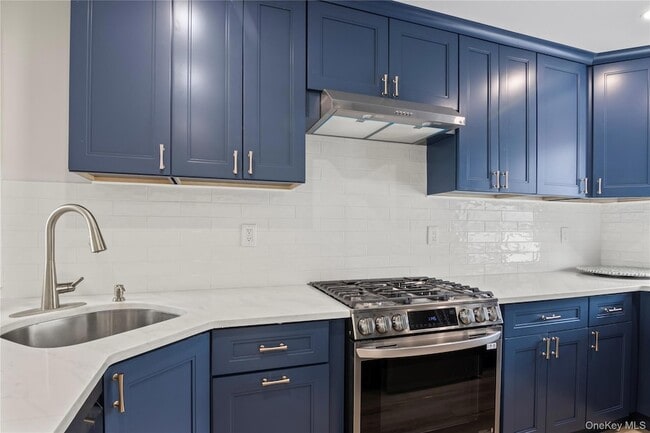 Building Photo - 19 Pine Ln