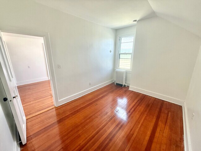 Building Photo - 228 Saratoga St