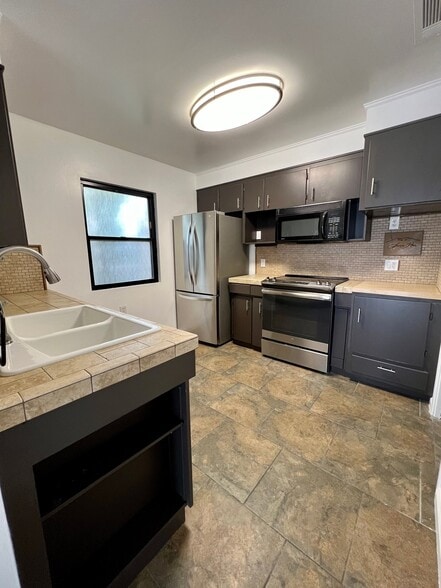 Building Photo - 2052 Terrace Dr