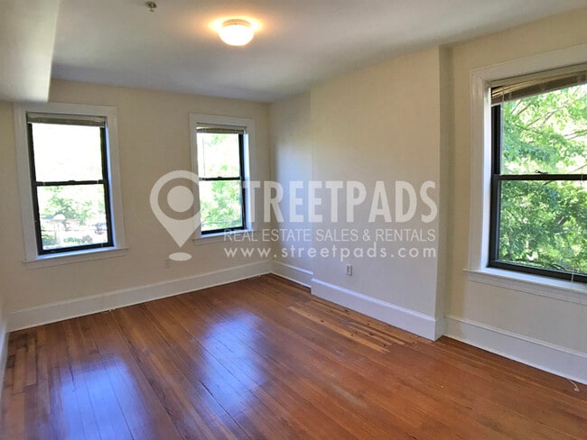 Building Photo - 881 Massachusetts Ave