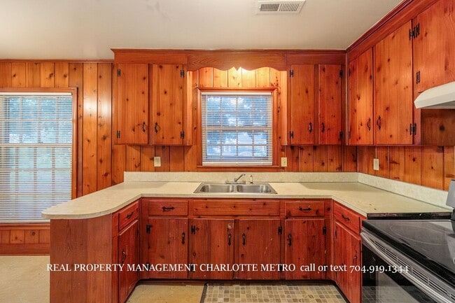 Building Photo - Charming 2 Bedroom Home in Charlotte!