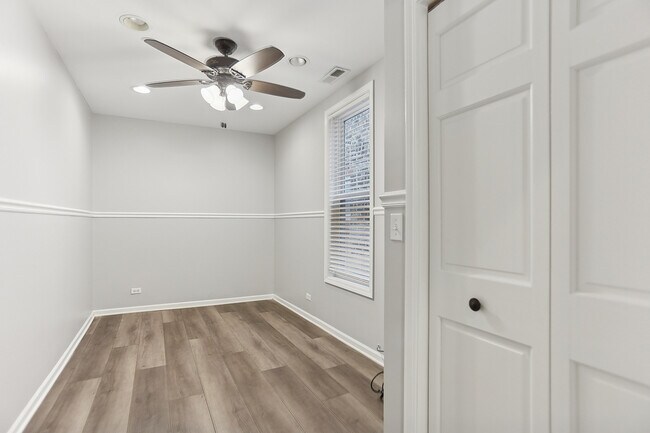 Building Photo - 3227 S Wells St