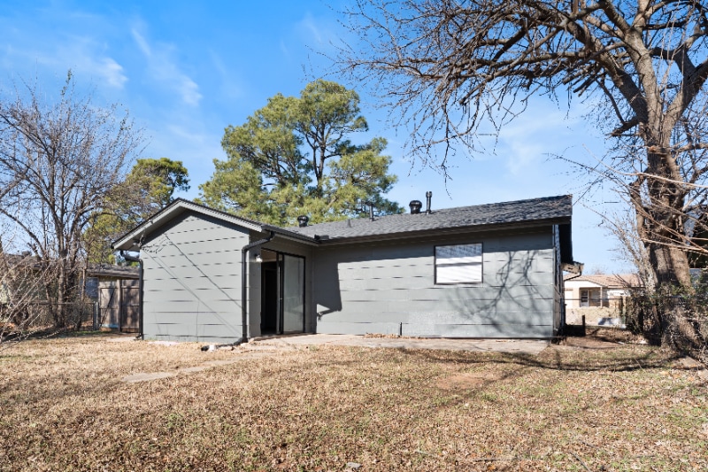 Building Photo - 1304 Pinewood Ct