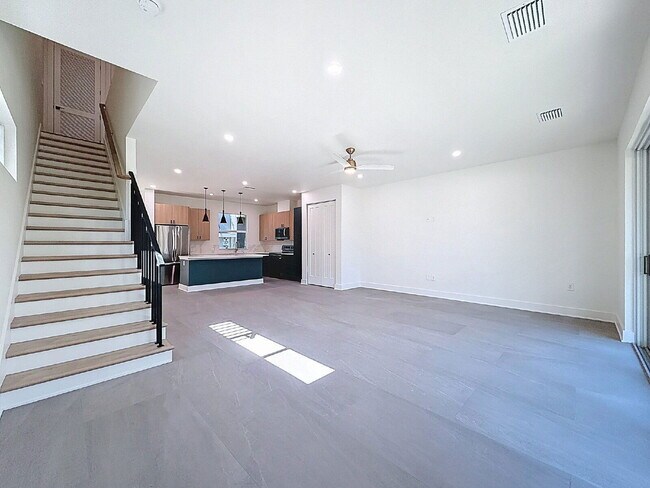 Building Photo - 334 14th St N