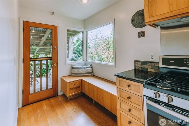 Building Photo - Charming 1940s Classic Brick Home