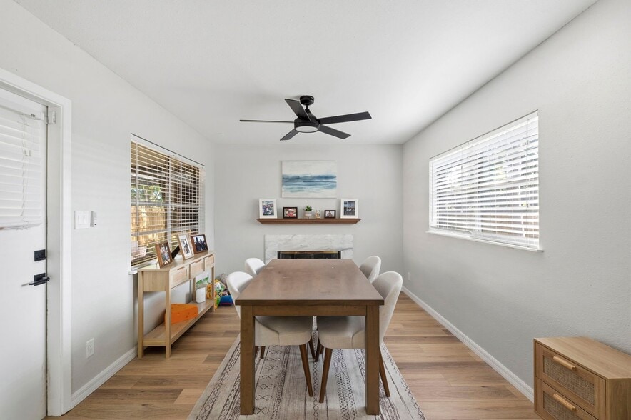 Building Photo - 4206 W Iowa Ave