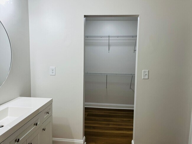 Building Photo - Wow! Newly renovated 2 bedroom 2 bathroom unit in Lithonia. Must see!