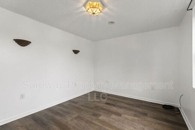 Building Photo - 1036 Collings Ave