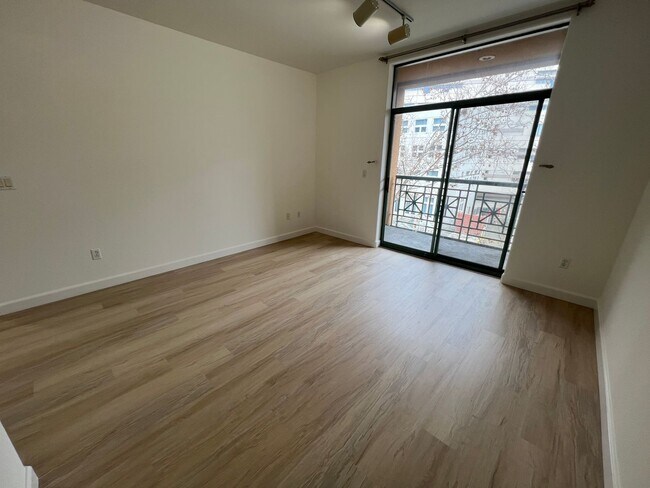 Building Photo - $3,595 - Beautiful and Spacious Downtown San Jose 2bd/2ba Condo in a Luxury Complex Next To SJSU