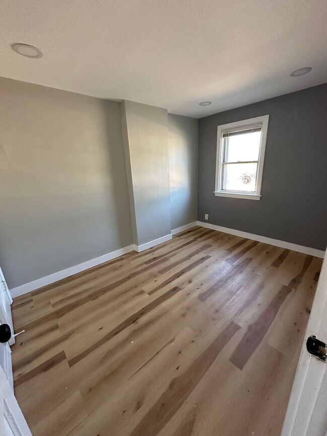 Building Photo - Charming row home in Chester, voucher hold...