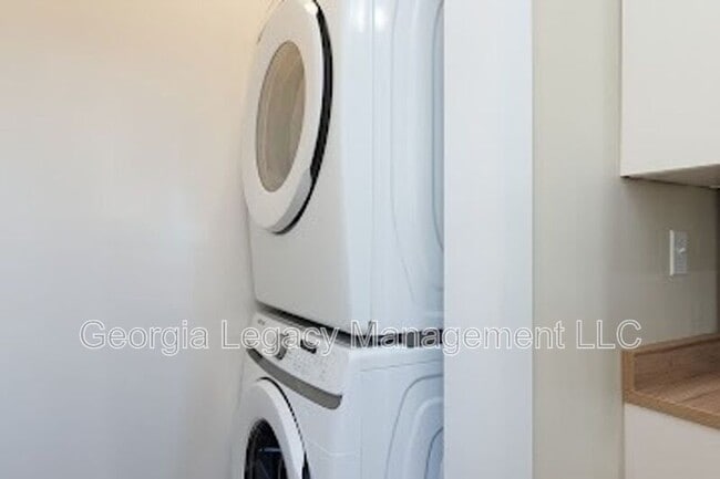 Building Photo - 2615 W Main St