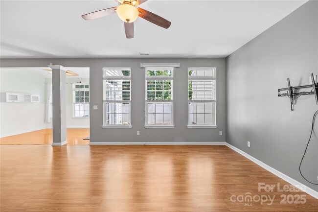 Building Photo - 709 Prospect Lane