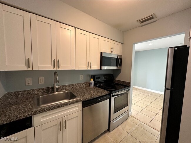 Building Photo - 4233 Pine Drop Ln
