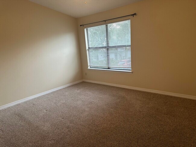 Building Photo - 415 Waterway Ln