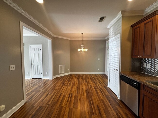 Building Photo - 46 Nandina Dr