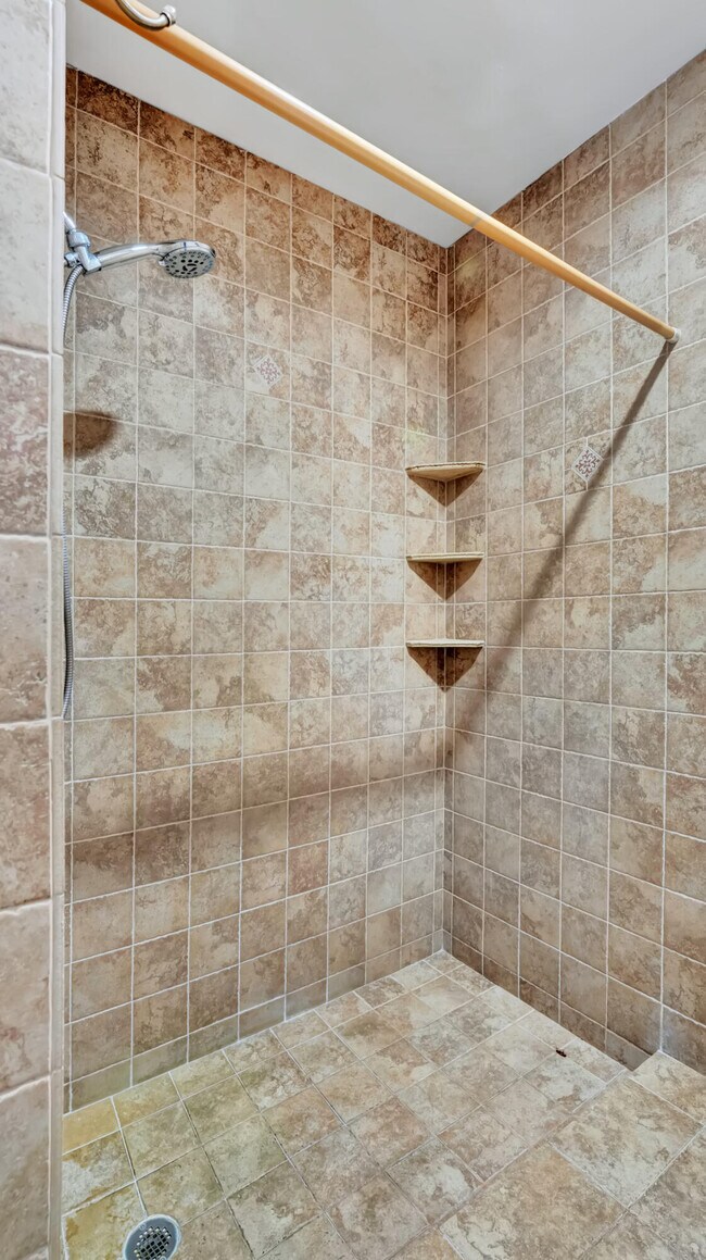 Building Photo - 20977 Country Creek Dr