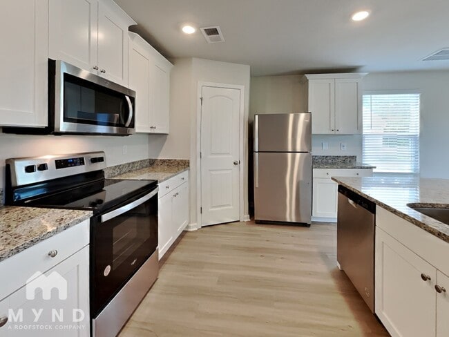 Building Photo - 121 New Villas St
