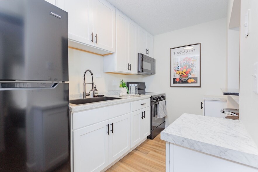 Interior Photo - Overlook on 100