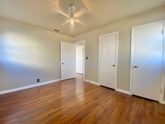 Building Photo - Newly remodeled 3/2 home now available