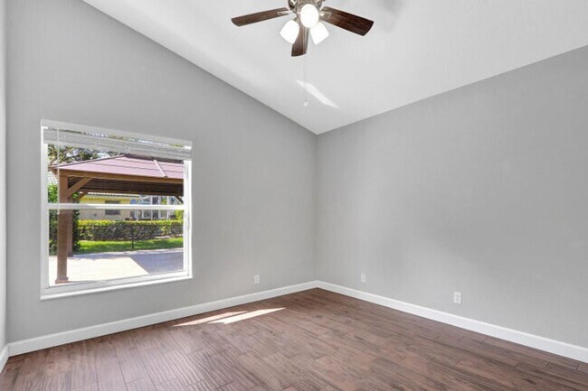 Building Photo - 1097 Egret Cir N
