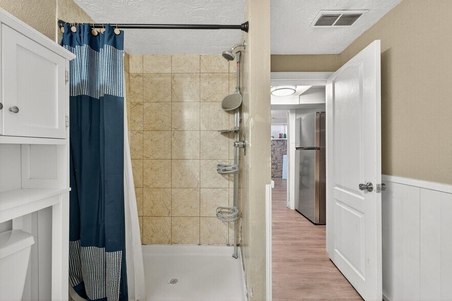 Building Photo - 1821 6th Ave