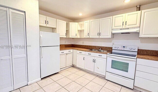 Building Photo - 5100 SW 41st St