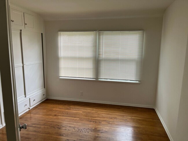 Building Photo - 4254/56/58 Jacinto Way