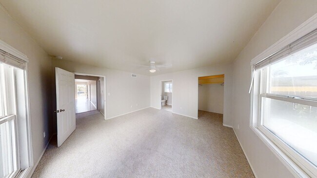 Building Photo - 4BD/2BA, Upgraded Kitchen! Sunroom!