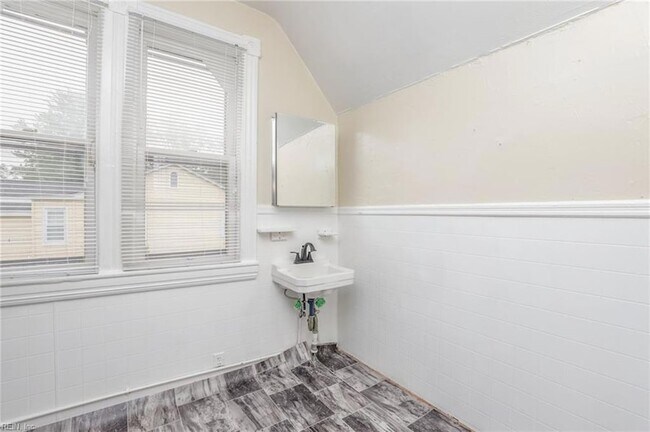 Building Photo - 146 Florida Ave