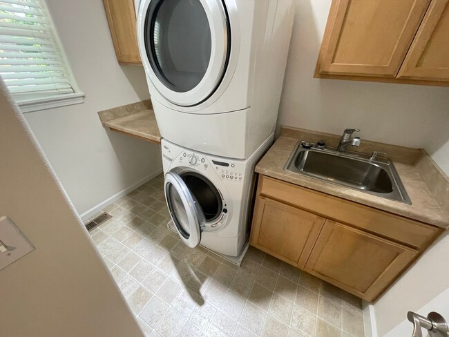 Building Photo - 3511 Cedar Glen Way