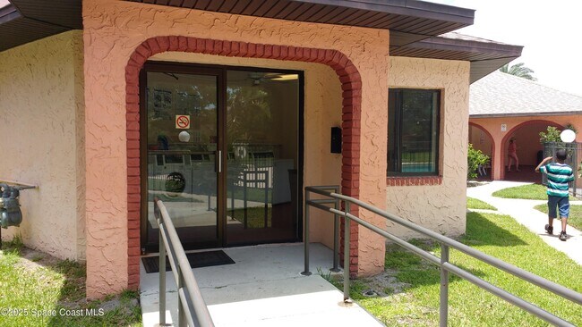 Building Photo - 215 San Juan Cir