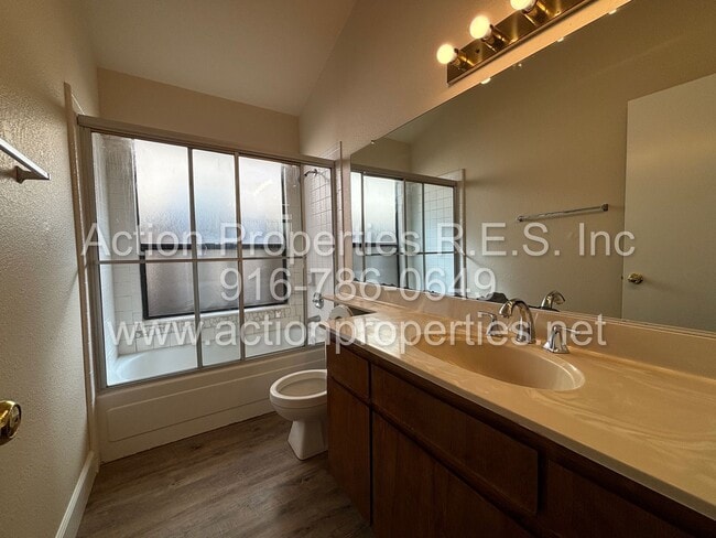 Building Photo - Cozy 3 Bed, 2 Bath - Single Story - New Pa...