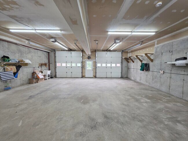 Building Photo - 28 Hidden Ln