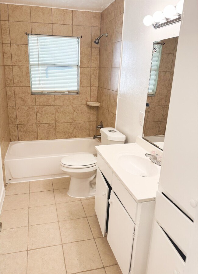 Building Photo - 6710 England St