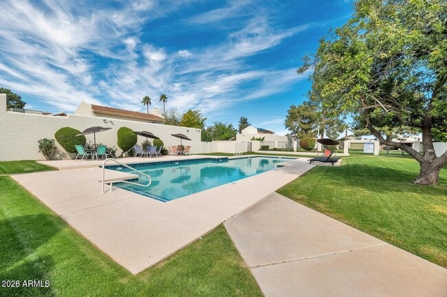 Building Photo - 3029 W Sierra St