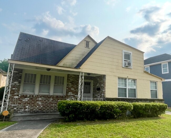 Building Photo - VP Real Estate 21
