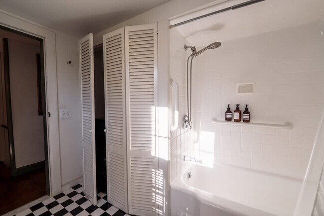 Building Photo - 1357 Canal Rd