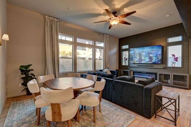 Building Photo - Spacious Summerlin Home Featuring Casita a...