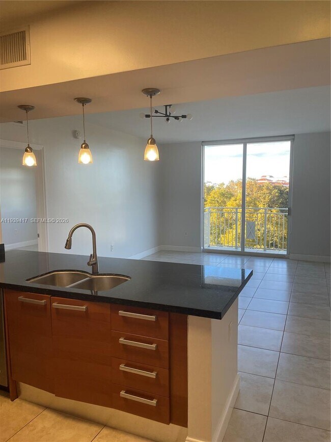 Building Photo - 2030 Douglas Rd