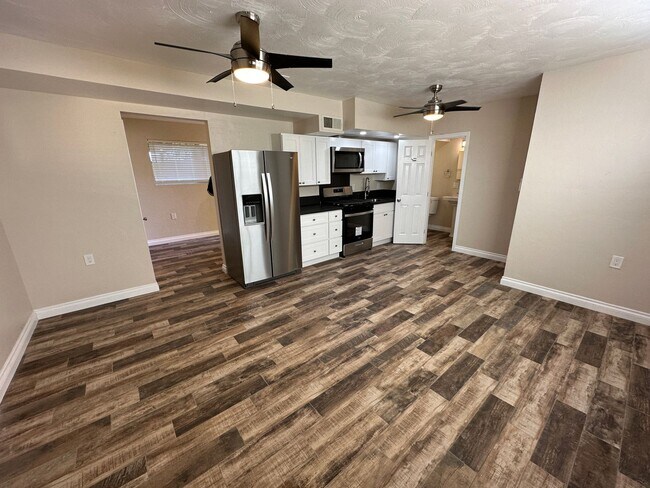 Building Photo - 678 N Shaffer St