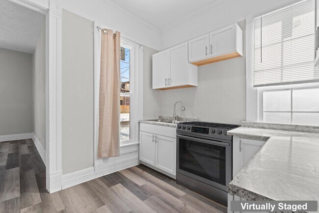 Building Photo - 111 S Vine St