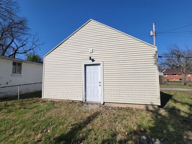 Building Photo - 109 N Decker Ave