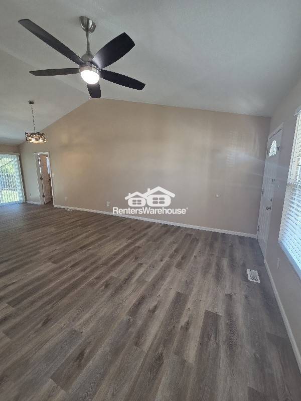 Building Photo - 2 Spring Hill Cir