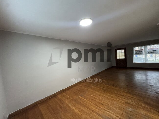 Building Photo - 2137 Ridgeview Rd