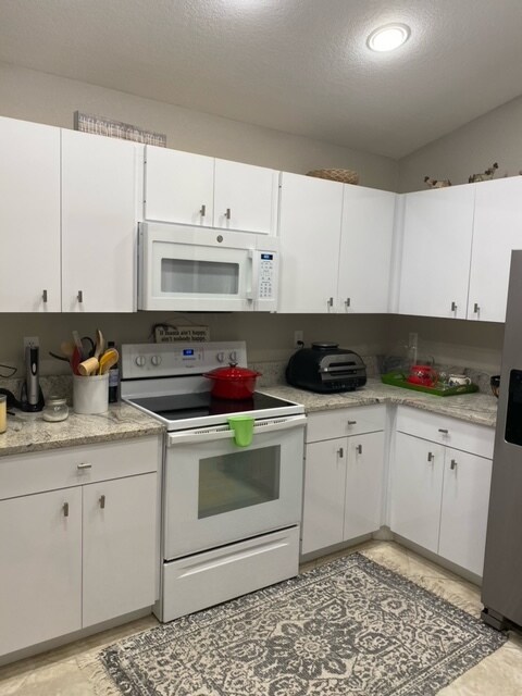 Kitchen - 207 Lewis Cir